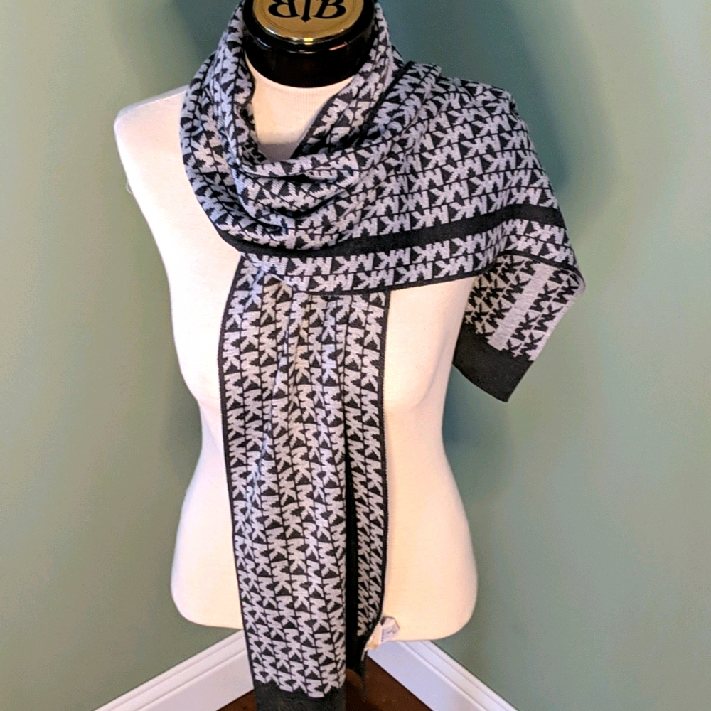 MICHAEL KORS women's logo scarf.